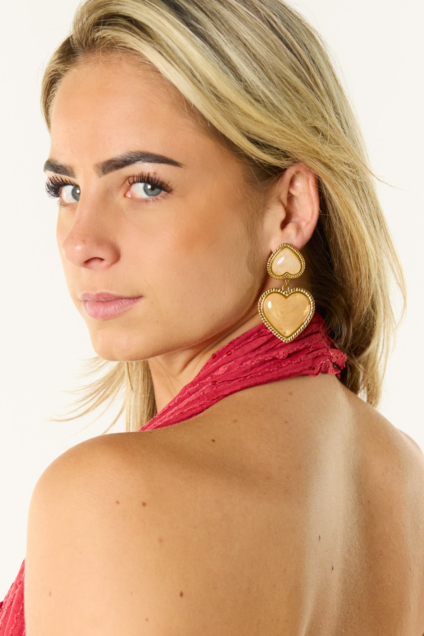 Oorbellen met 2 hartjes | Goud/beige
