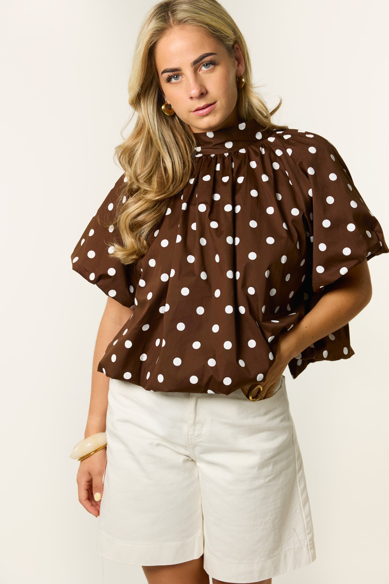 Madelief top met stippen | Bruin