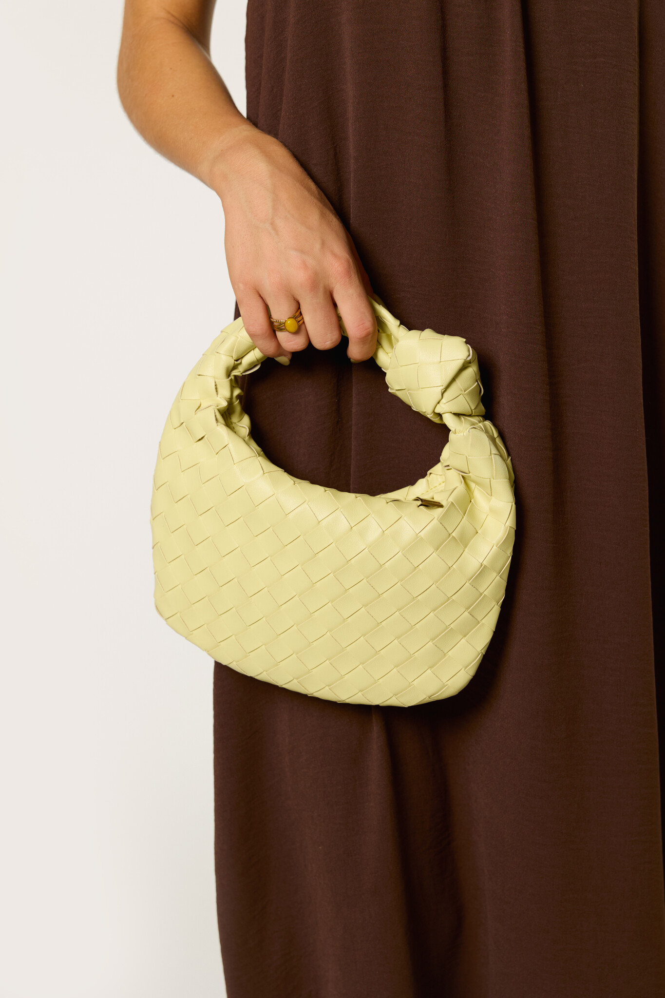Zara gevlochten tas met knoop | Geel