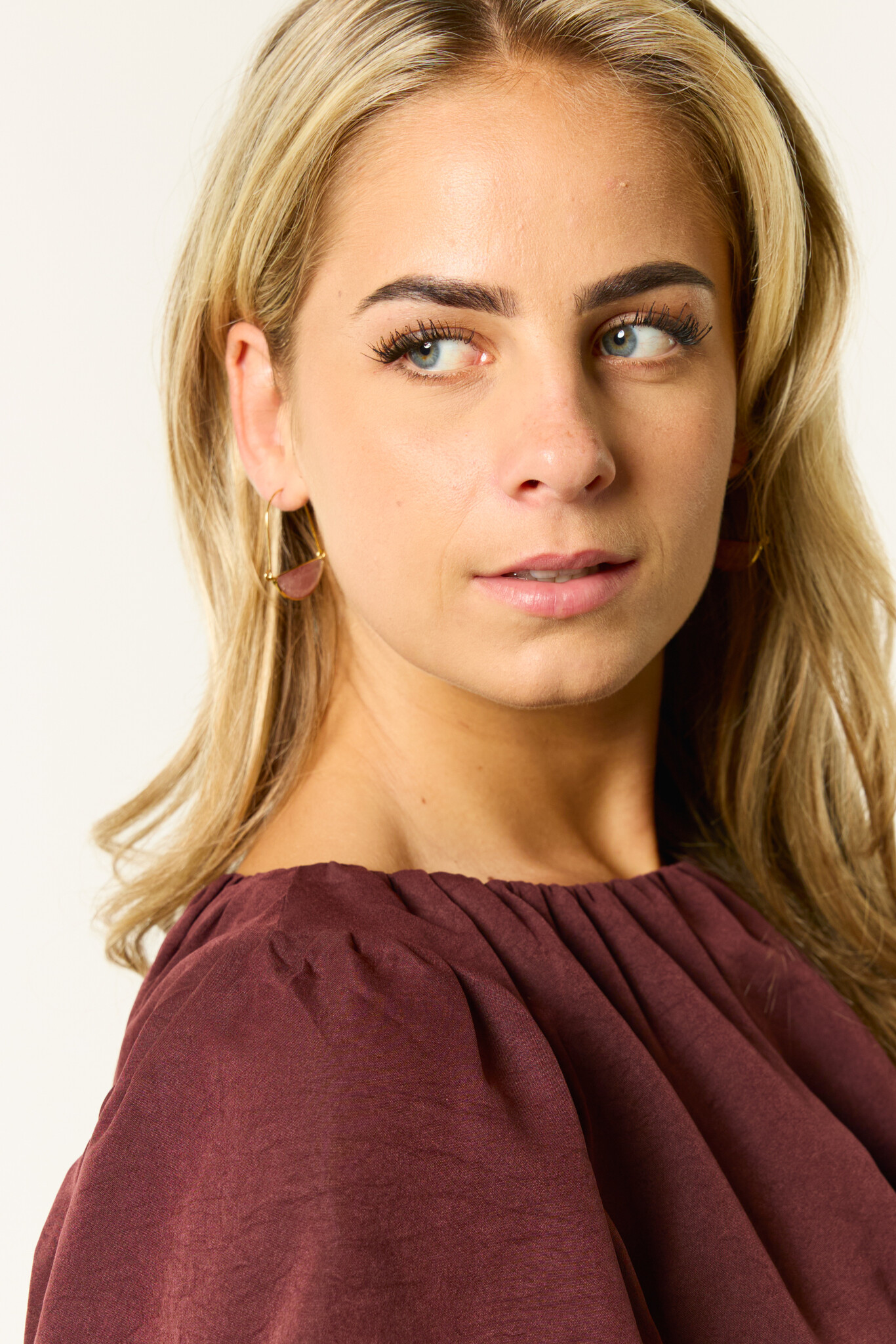Oorbellen rouge steen | Goud
