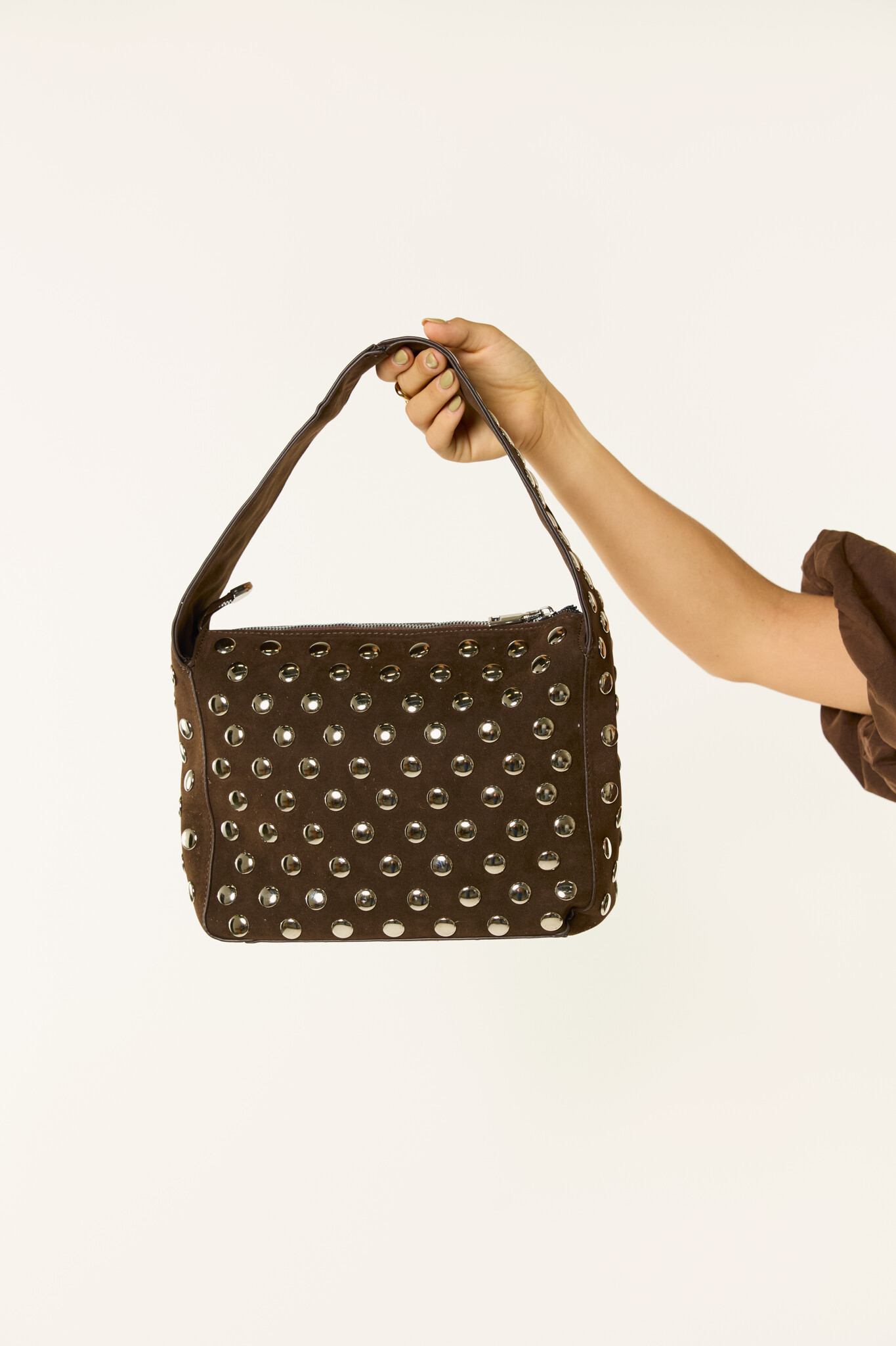 Rosie suède tas met studs all over | Bruin