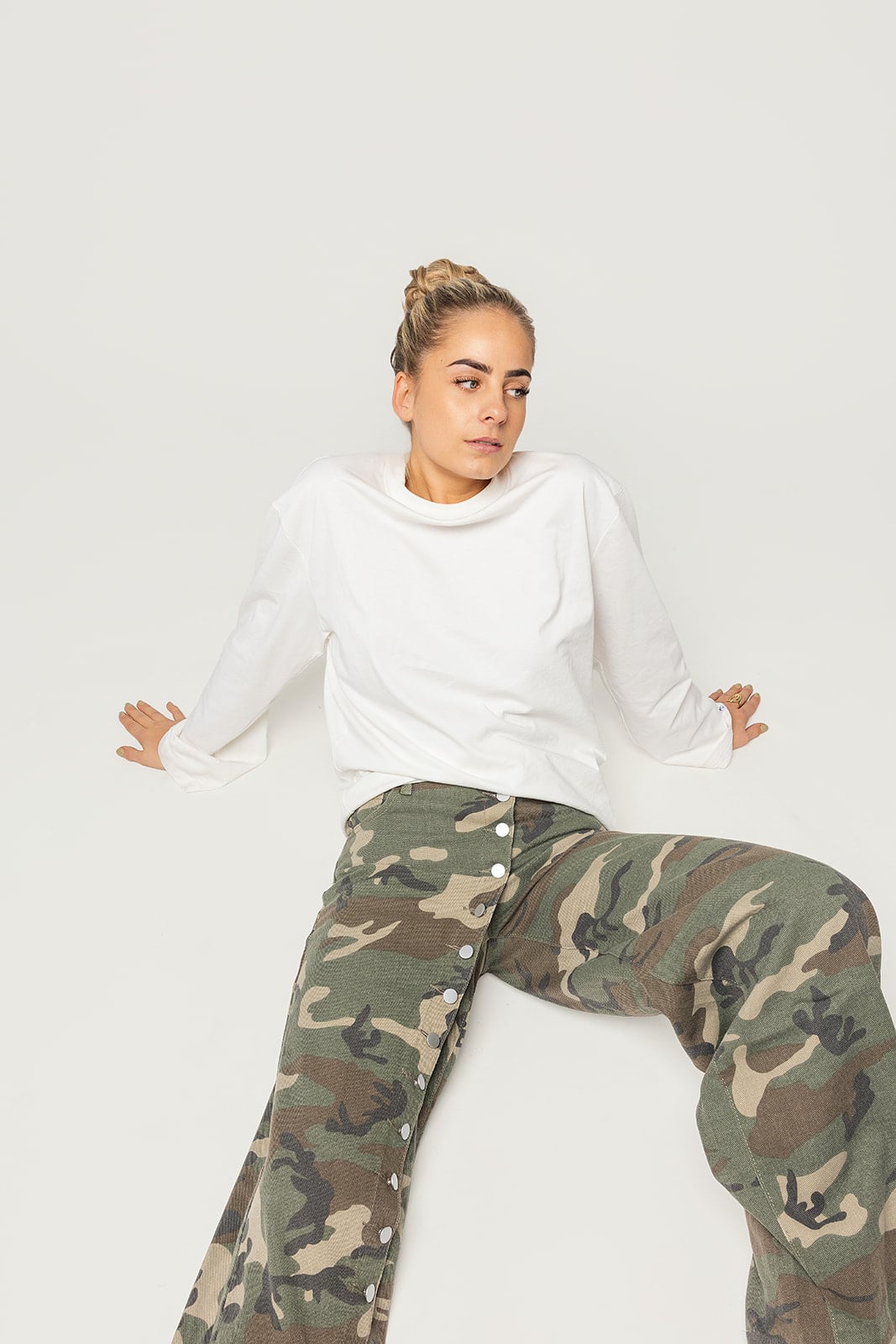 Liz schuine camo jeans met knoopjes | Groen/bruin (PRE-ORDER)