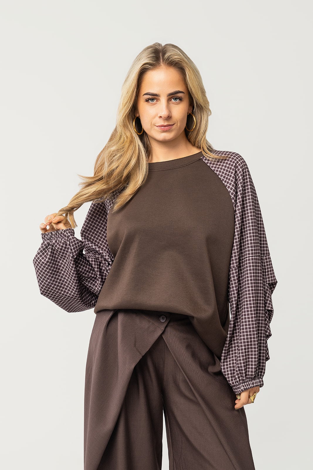 Kaylee trui met ruitjes mouw | Bruin