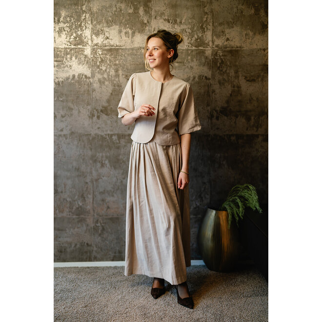 Rok Sharon donkerzand