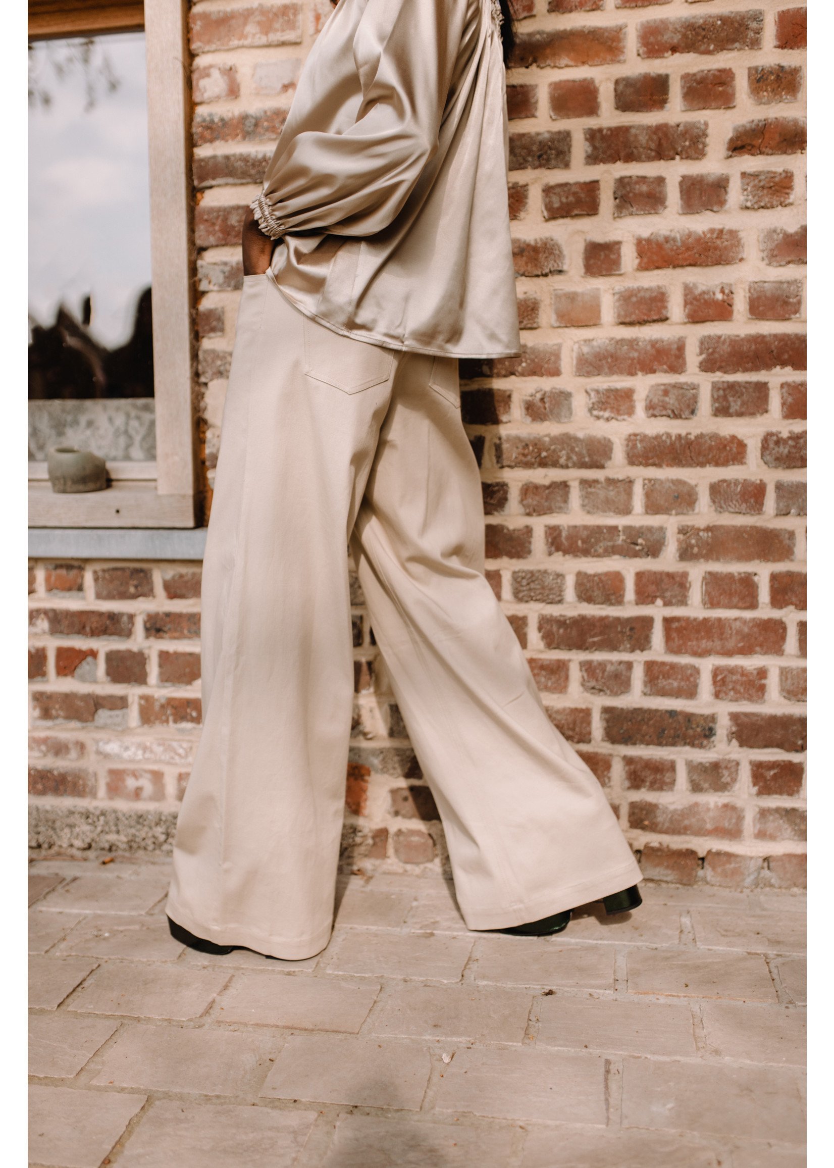 GISÈLE THE LABEL  MONA TROUSERS BEIGE