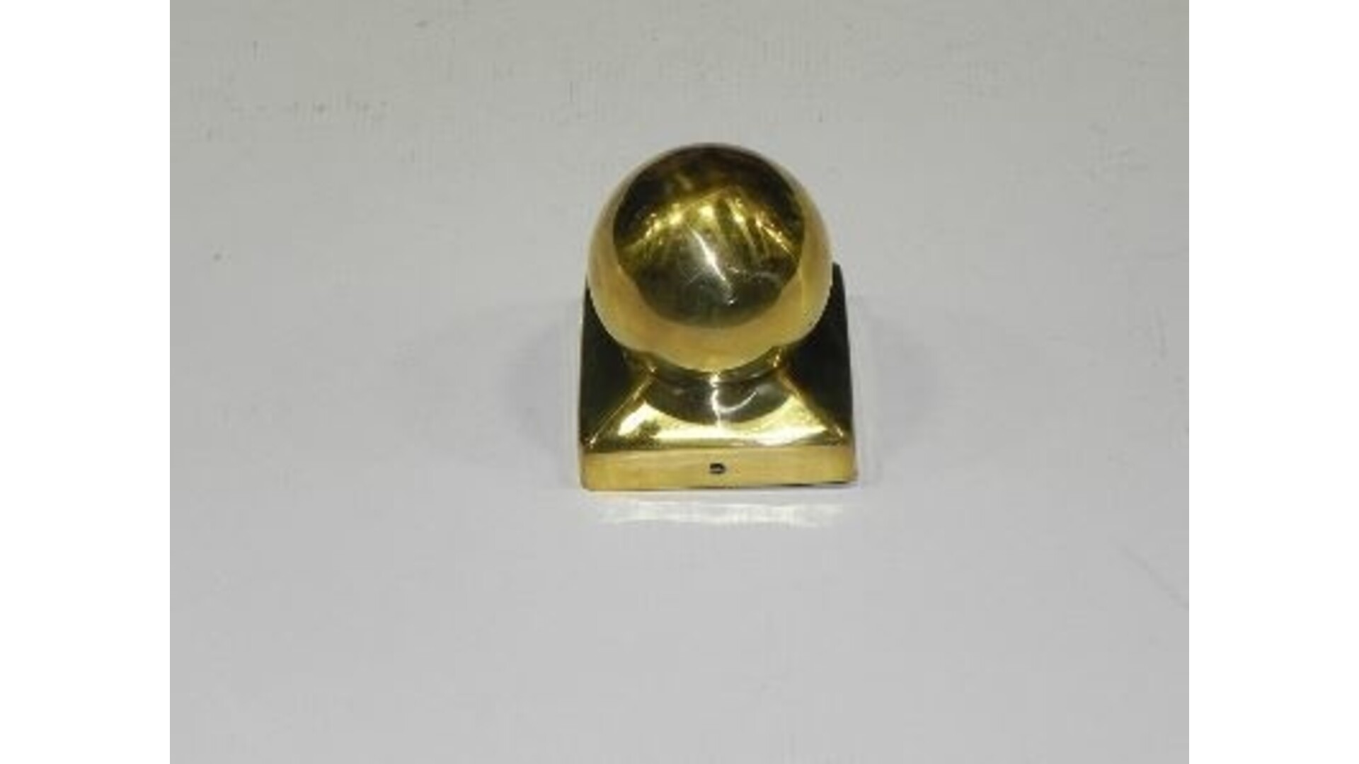 Paalkap bol messing 9x9 cm