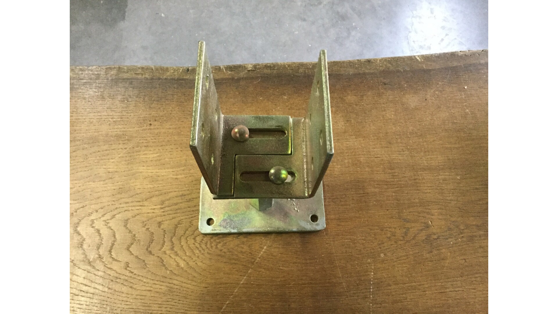 Verstelbaar paaldrager Type U