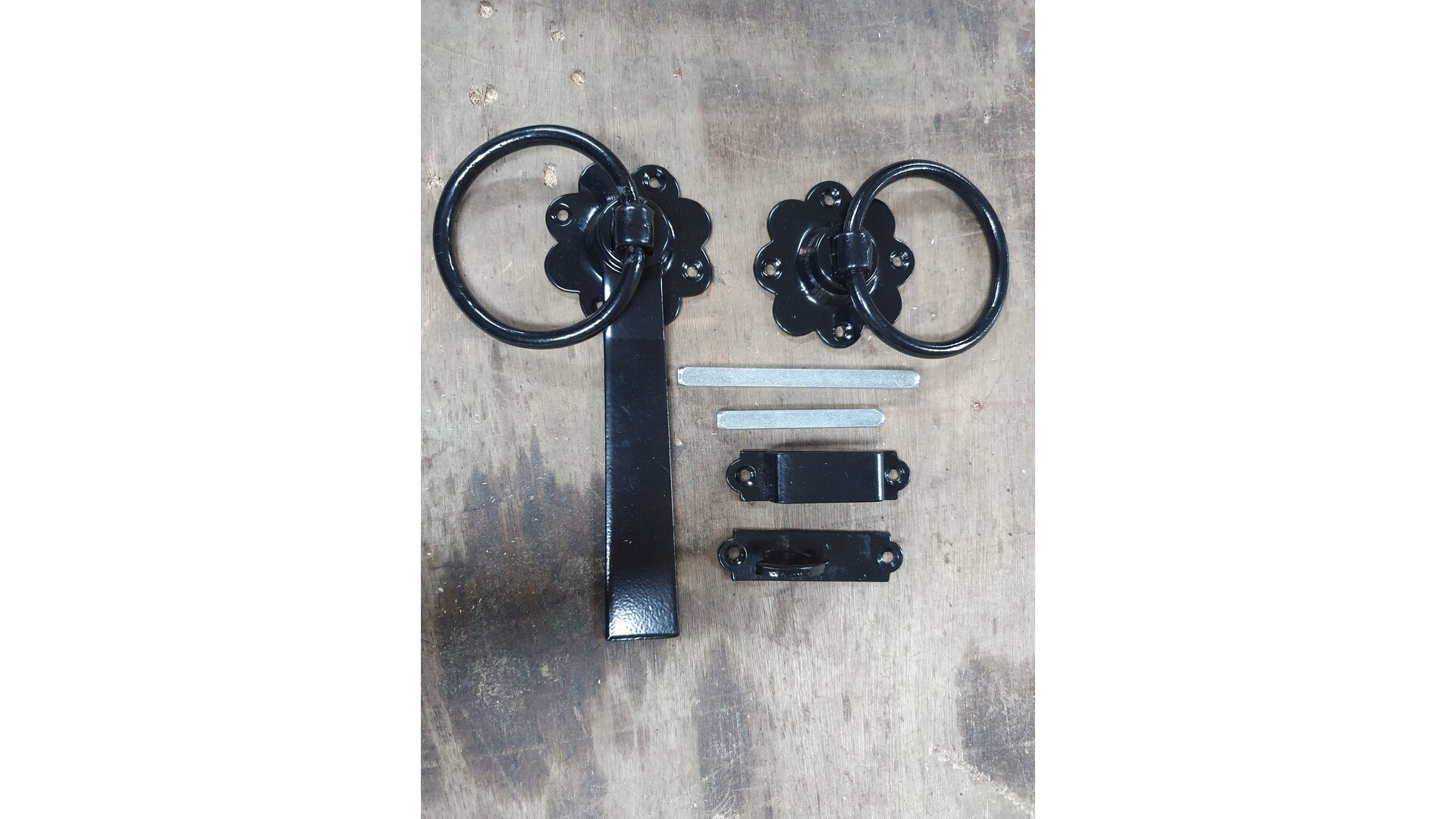 Ringsluiting met rozet Zwart