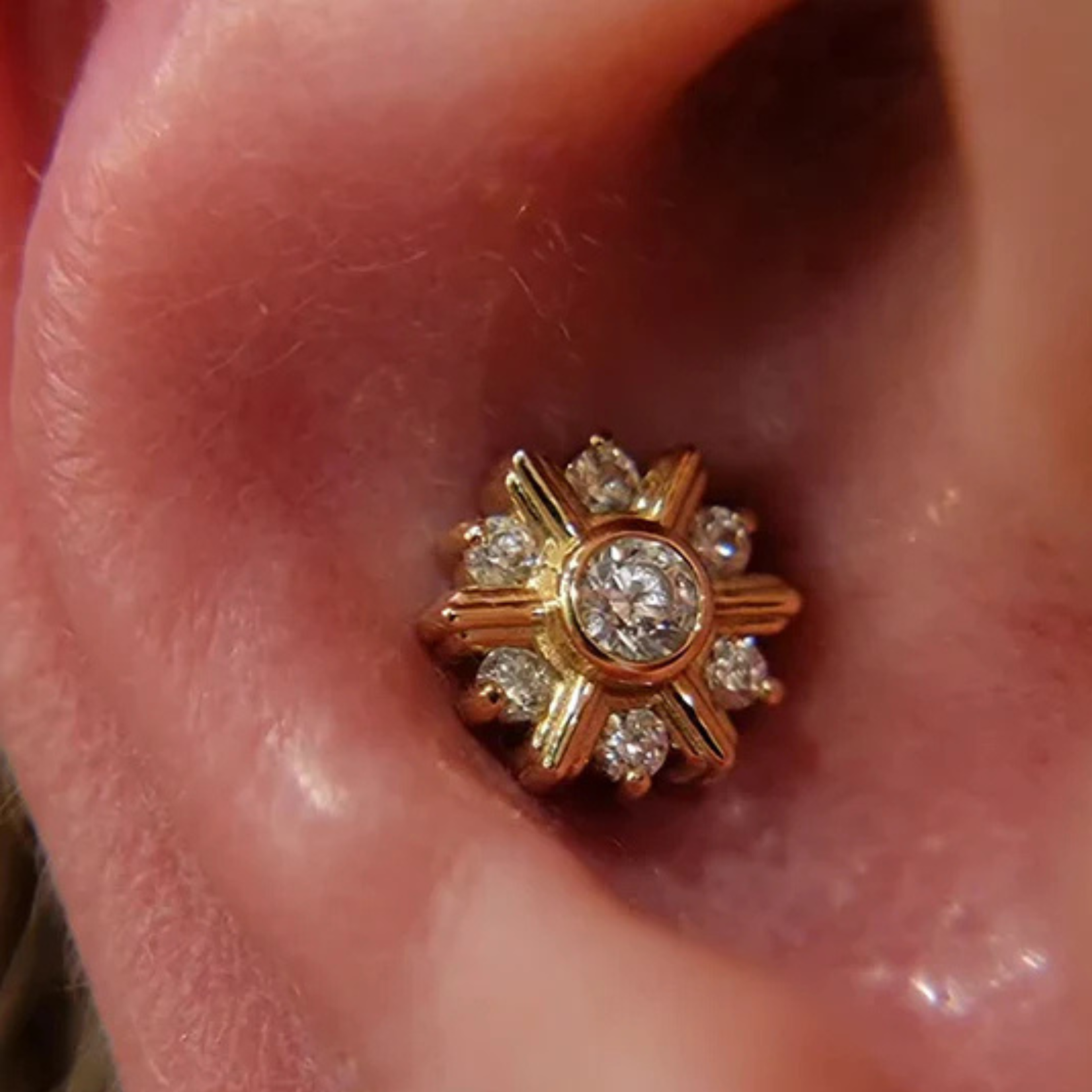 NeoMetal Deco met 2,5mm en 1,5mm zirkonia 18k massief goud