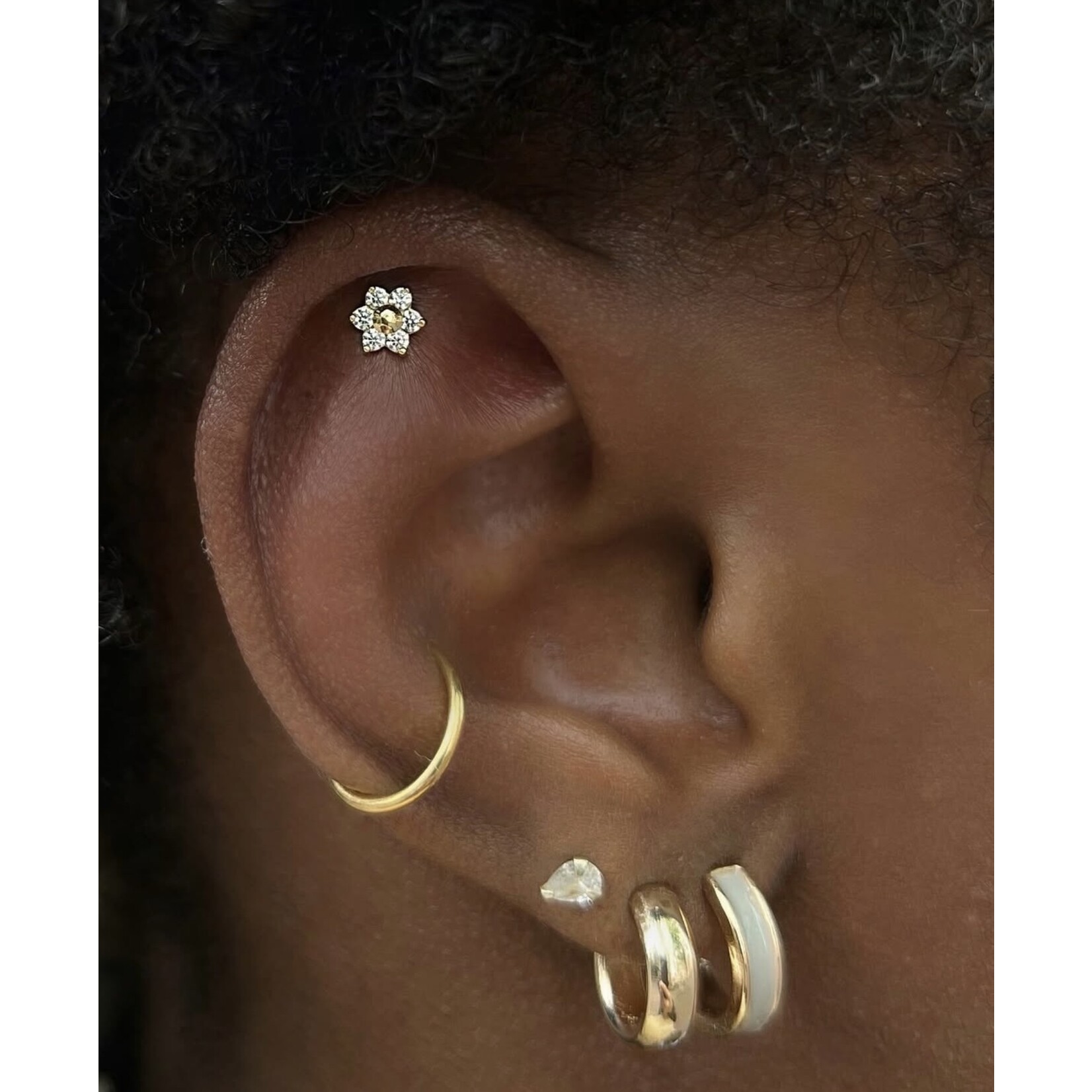 Flower with cubic zirconia 5mm 18k solid gold