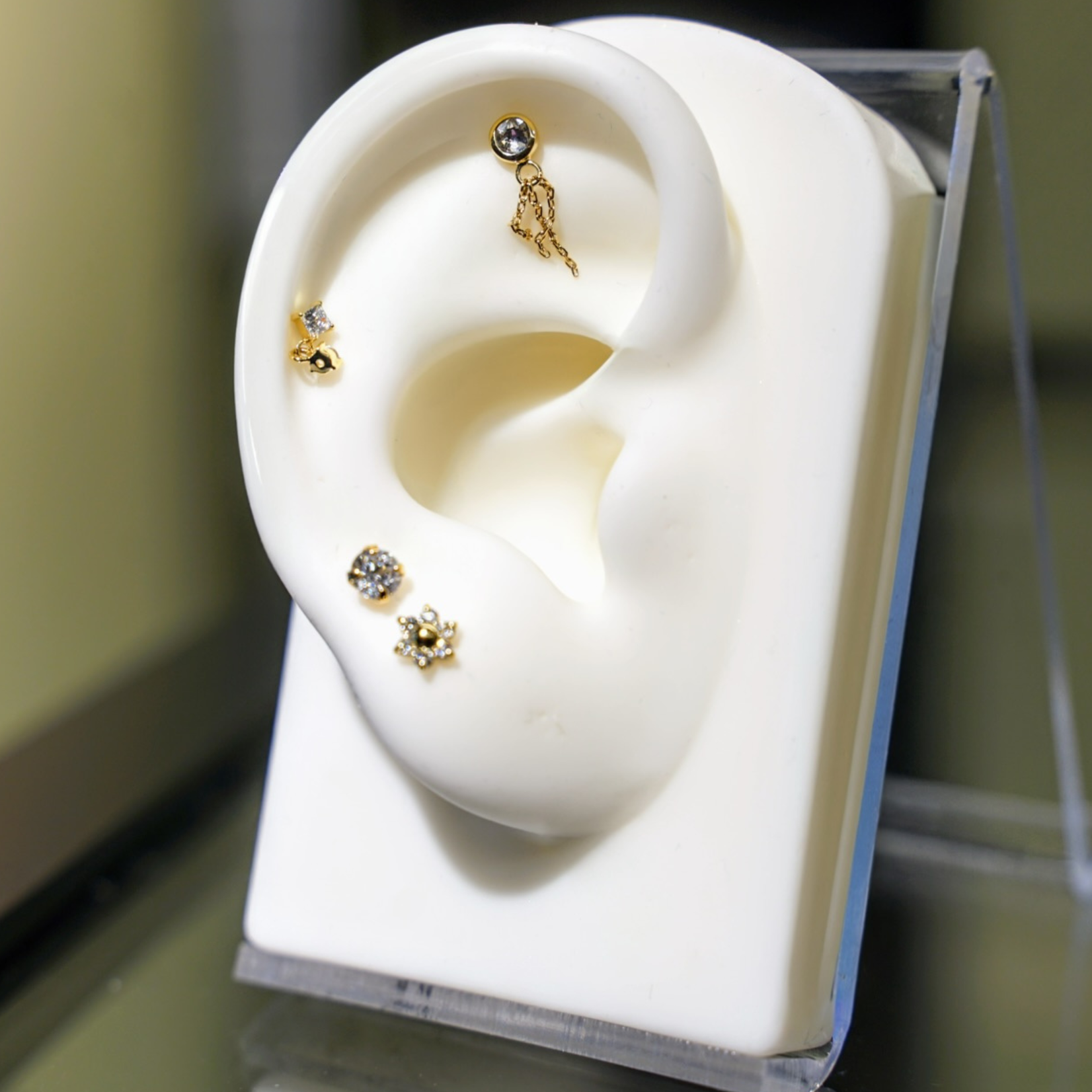 Inkorporated Prong - 4mm met zirkonia 14k massief goud