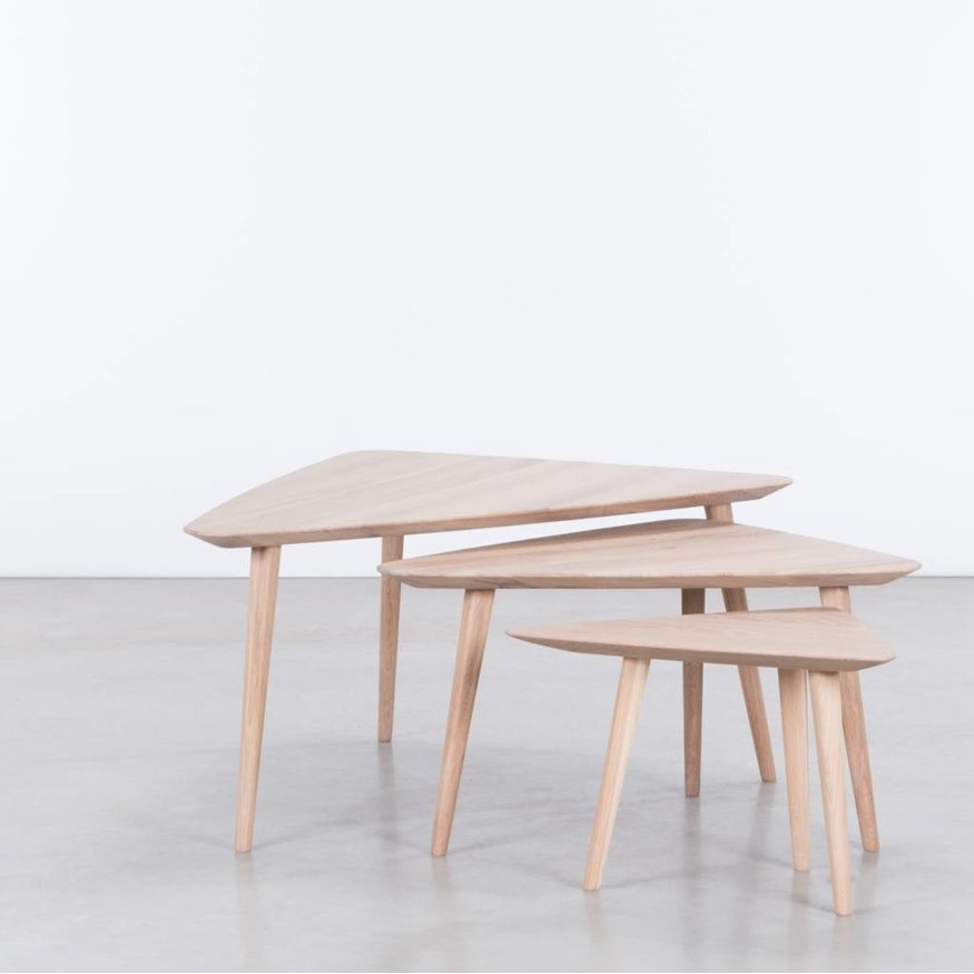 Driehoekige Houten Salontafel Tomrer Sav & Økse Driehoekige Houten Salontafel Tomrer