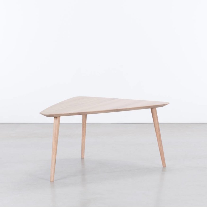 Driehoekige Houten Salontafel Tomrer Sav & Økse Driehoekige Houten Salontafel Tomrer
