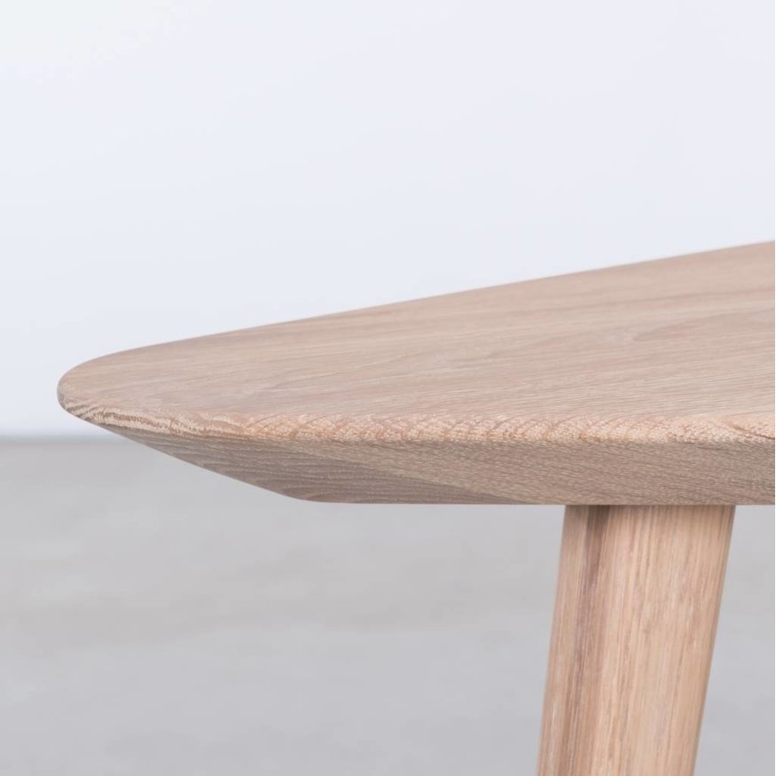 Driehoekige Houten Salontafel Tomrer Sav & Økse Driehoekige Houten Salontafel Tomrer