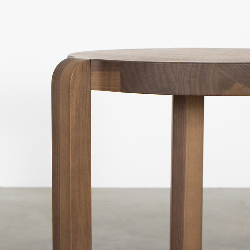 Sav & Økse Round Side Table Fraek