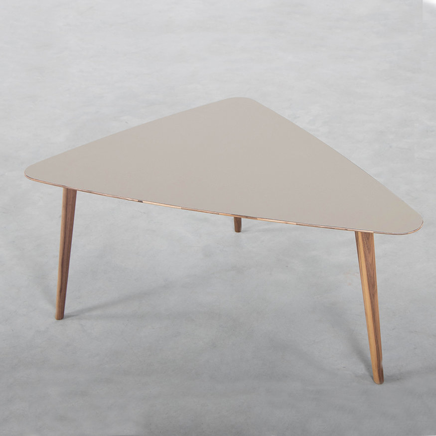 Sav & Økse Tomrer Coffee Table Triangle Walnut