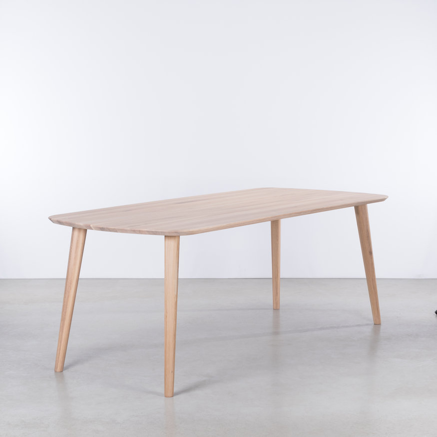 Sav & Økse Scandinavische Eettafel Tomrer