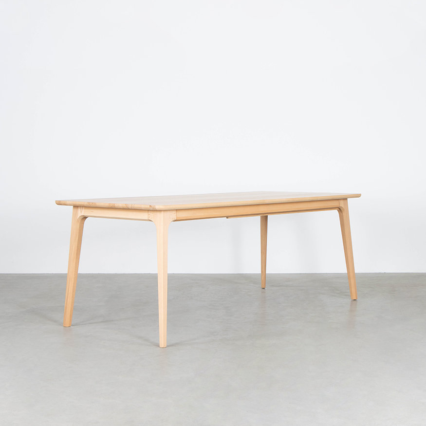 Sav & Økse Extendable Wooden Table Fjerre