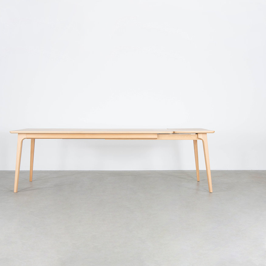 Sav & Økse Extendable Wooden Table Fjerre