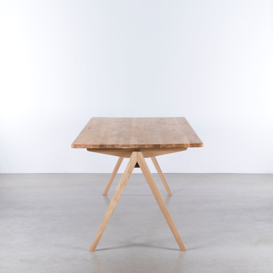 Sav & Økse TD4 Table