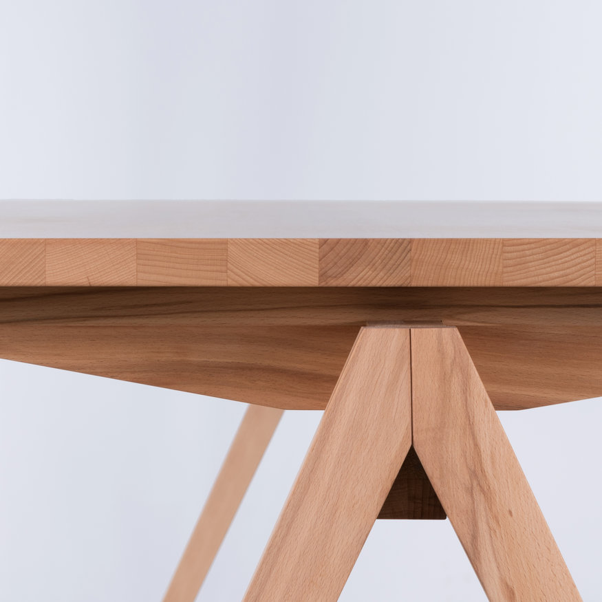 Sav & Økse TD4 Table