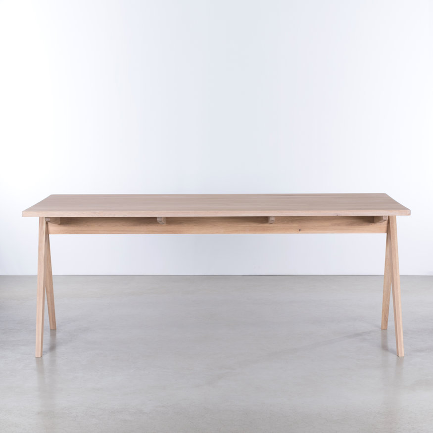 Sav & Økse TD4 Table