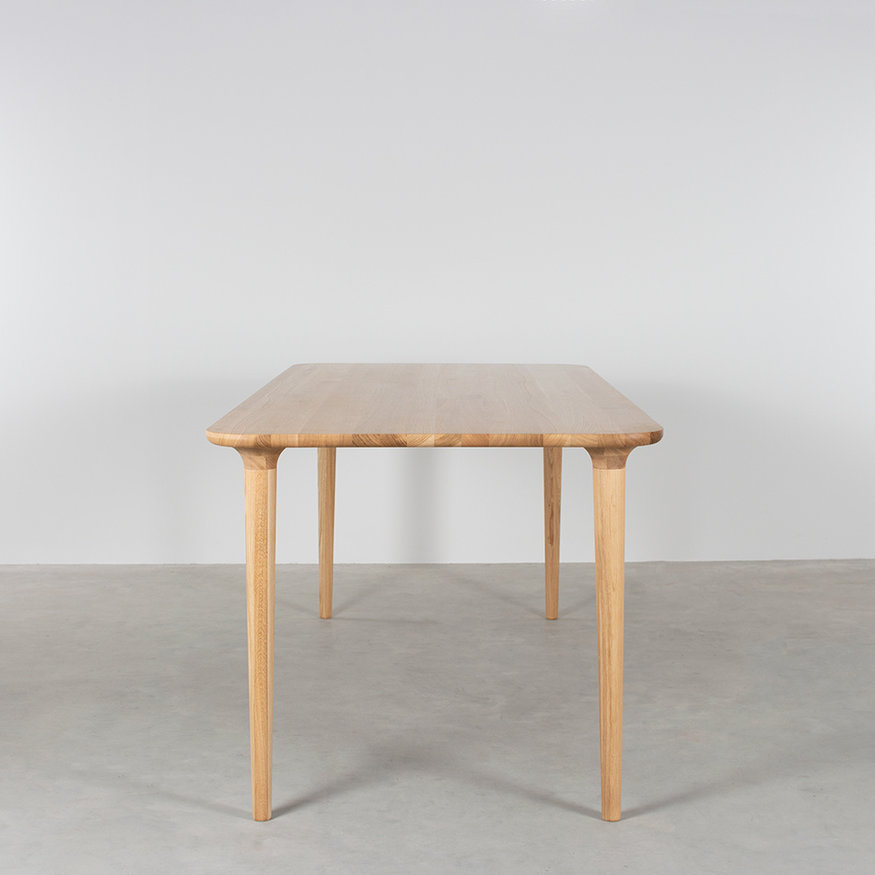 Scandinavian Dining Table Trompet Sav & Økse Scandinavian Dining Table Trompet