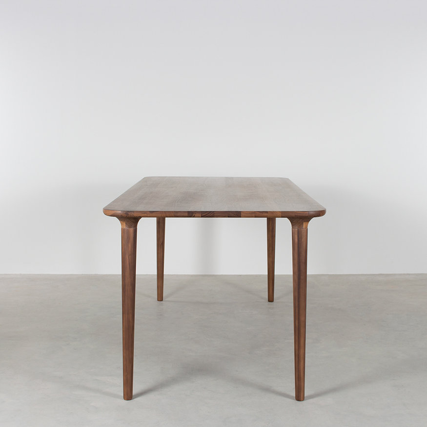 Scandinavian Dining Table Trompet Sav & Økse Scandinavian Dining Table Trompet