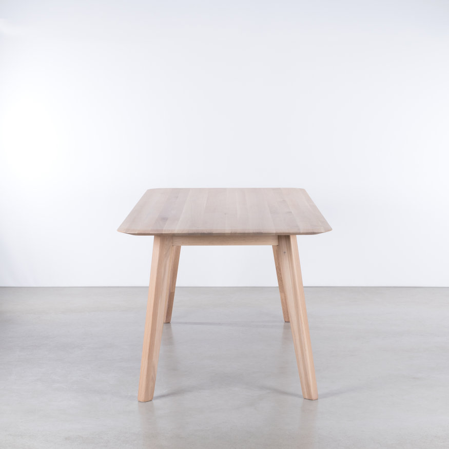 Sav & Økse Samt Table