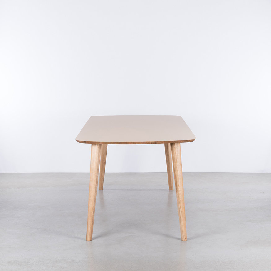 Sav & Økse Scandinavian Dining Table Tomrer
