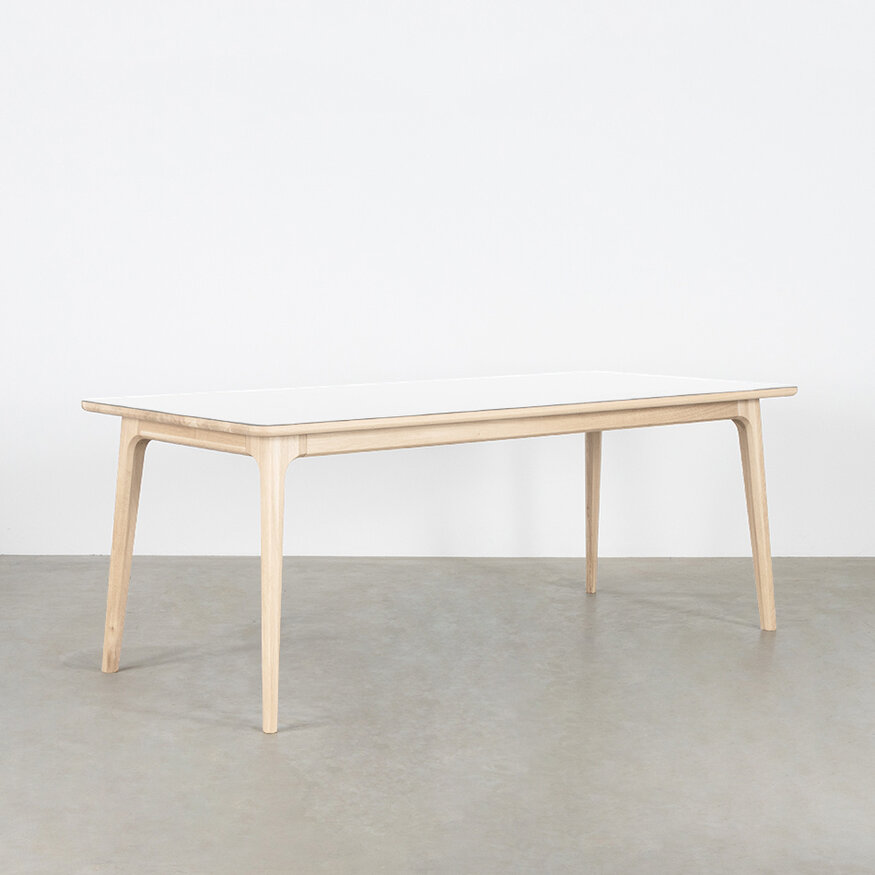 Sav & Økse Fjerre Table