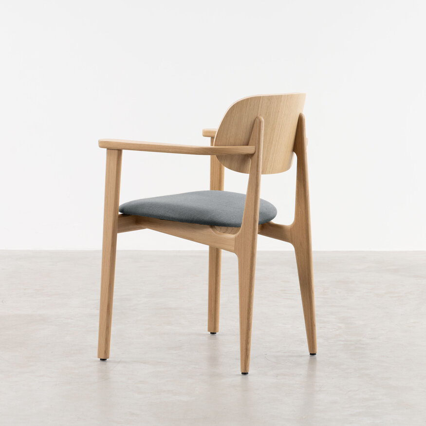 Sav & Økse Sinni with armrests Scandinavian Dining Chair