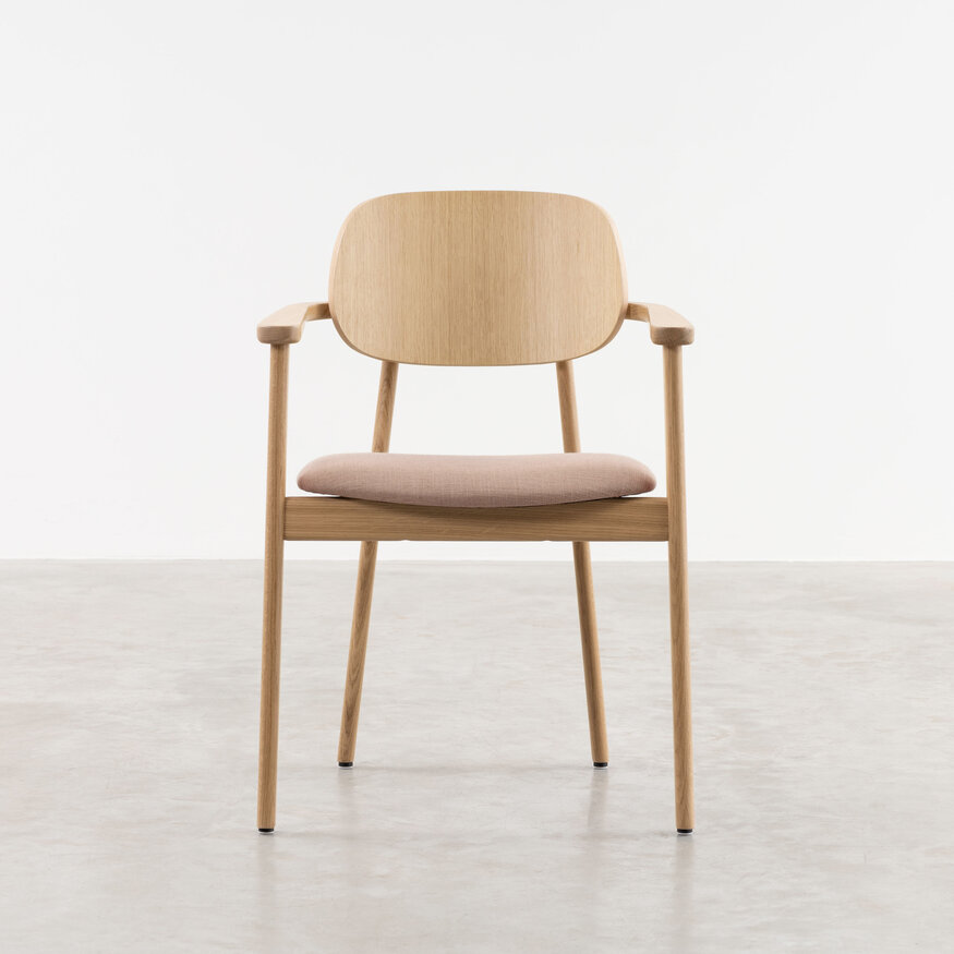 Sinni with armrests Scandinavian Dining Chair Sav & Økse Sinni with armrests Scandinavian Dining Chair