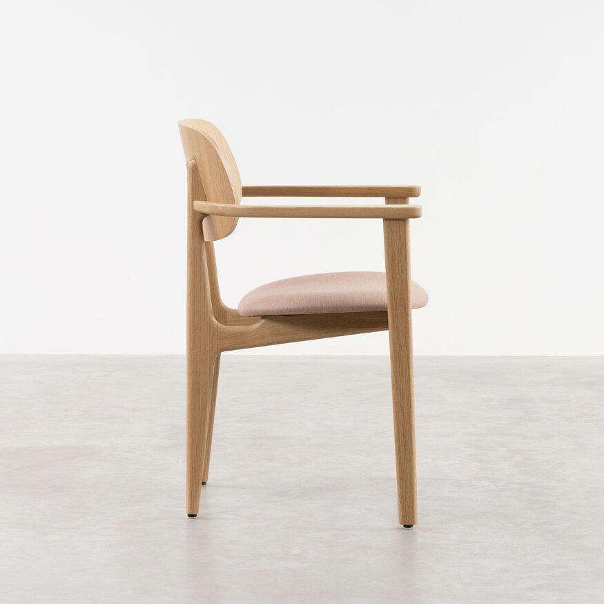 Sinni with armrests Scandinavian Dining Chair Sav & Økse Sinni with armrests Scandinavian Dining Chair