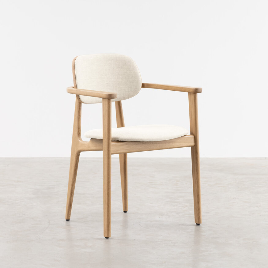 Sinni with armrests Scandinavian dining chair Sav & Økse Sinni with armrests Scandinavian dining chair