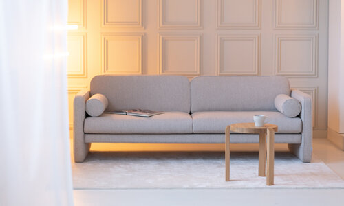 Woonkamer in Scandinavische stijl: warme eenvoud met natuurlijke houtsoorten