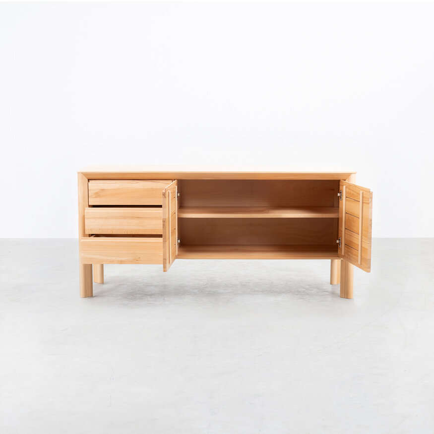Scandinavisch Dressoir Eevi Sav & Økse Scandinavisch Dressoir Eevi