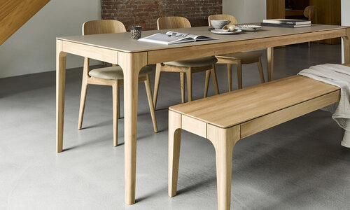 Eettafel met bank: zo creëer je een rustige eethoek