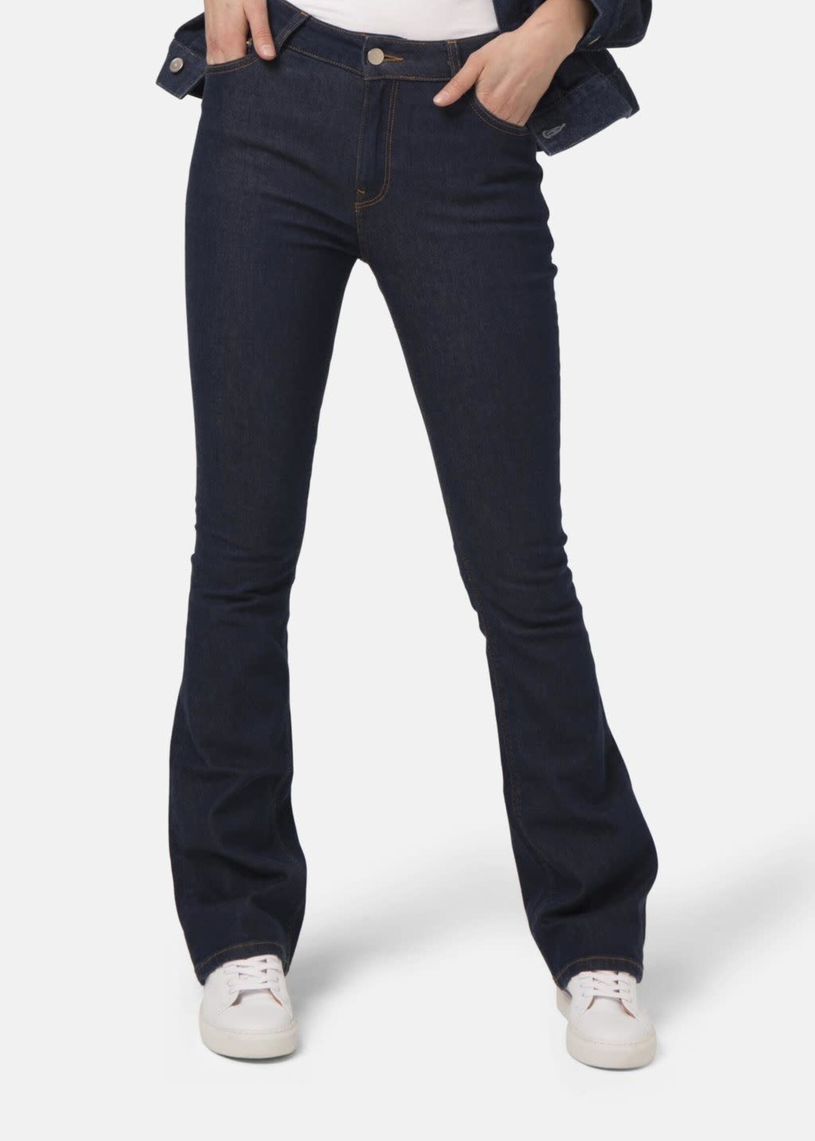 MUD JEANS MUD JEANS FLARED HAZEN STRONG BLUE
