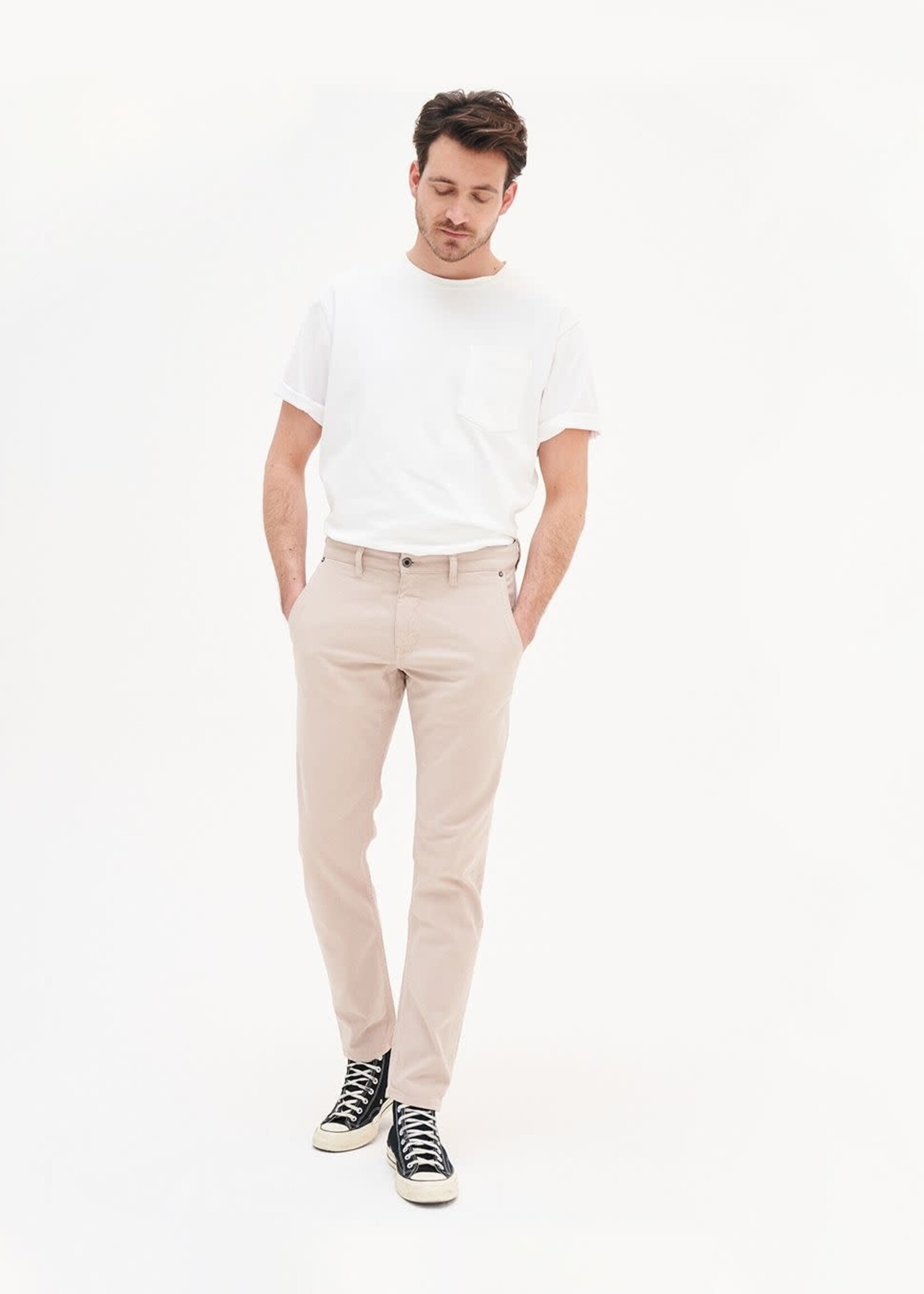 KUYICHI KUYICHI DEXTER CHINO REGULAR TAPERED SAND