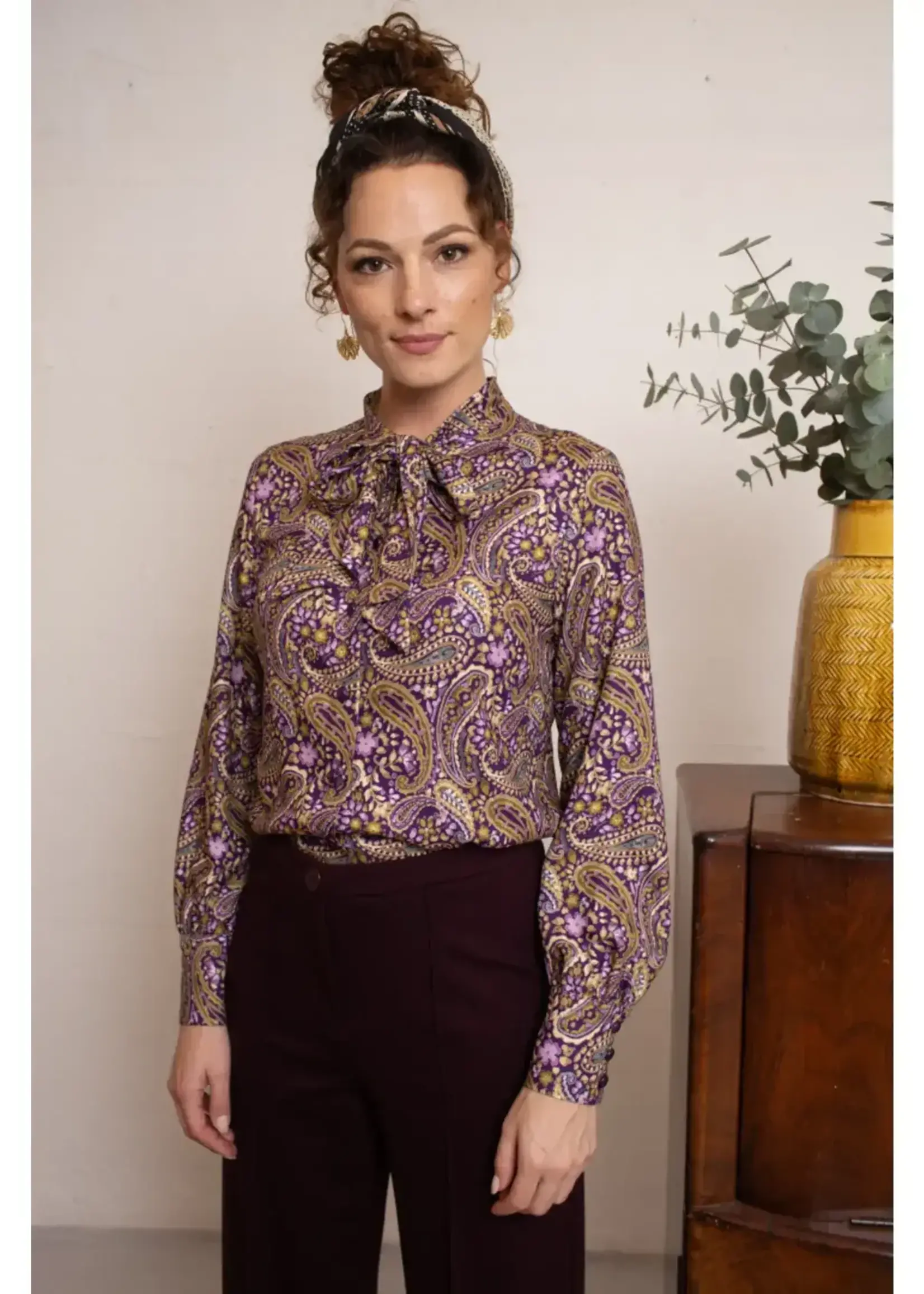 VERY CHERRY VERY CHERRY RUFFLE BLOUSE PURPLE PAISLEY