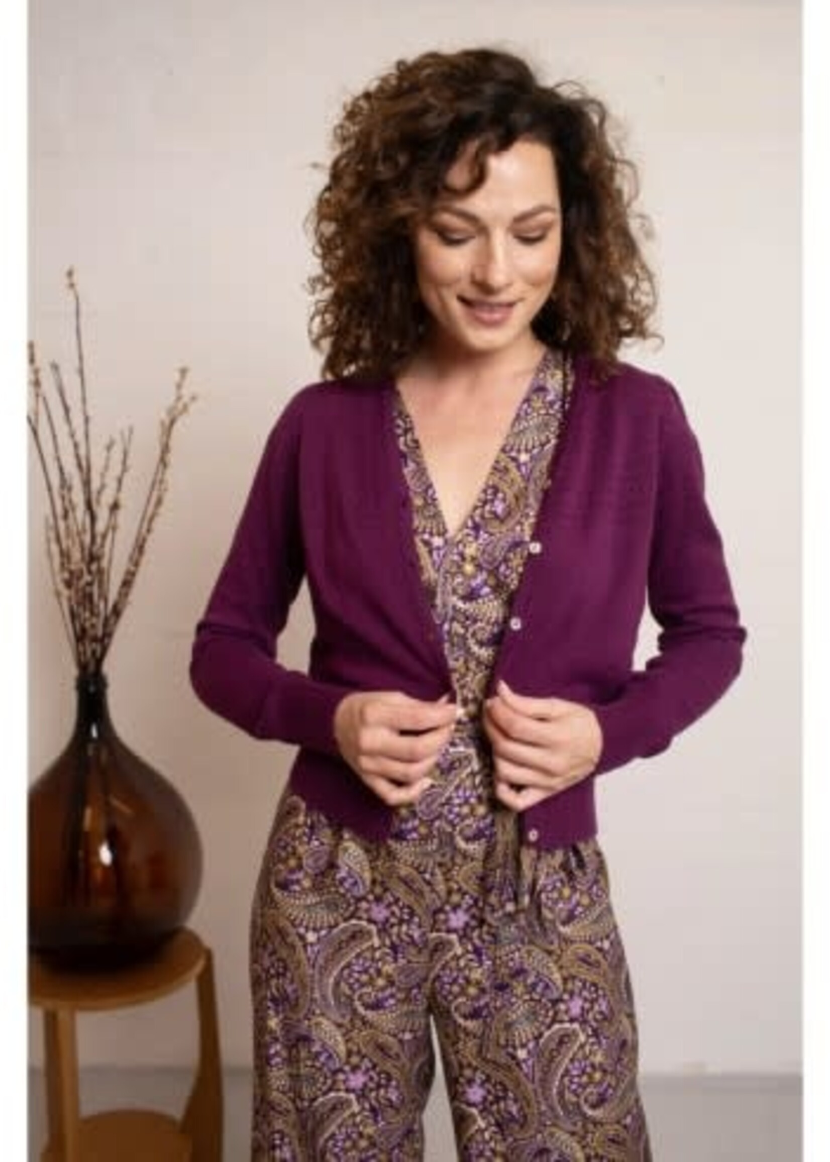 VERY CHERRY VERY CHERRY LUCIA V NECK CARDIGAN VIOLET