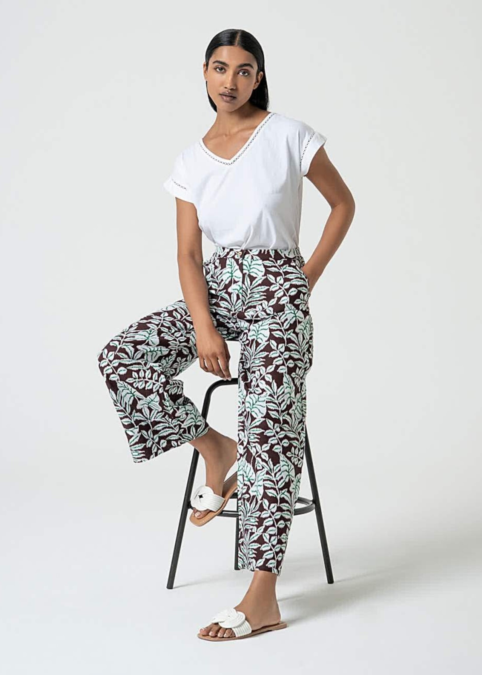 SURKANA SURKANA PANTS WITH ITALIEN POCKETS FLOWERS BROWN