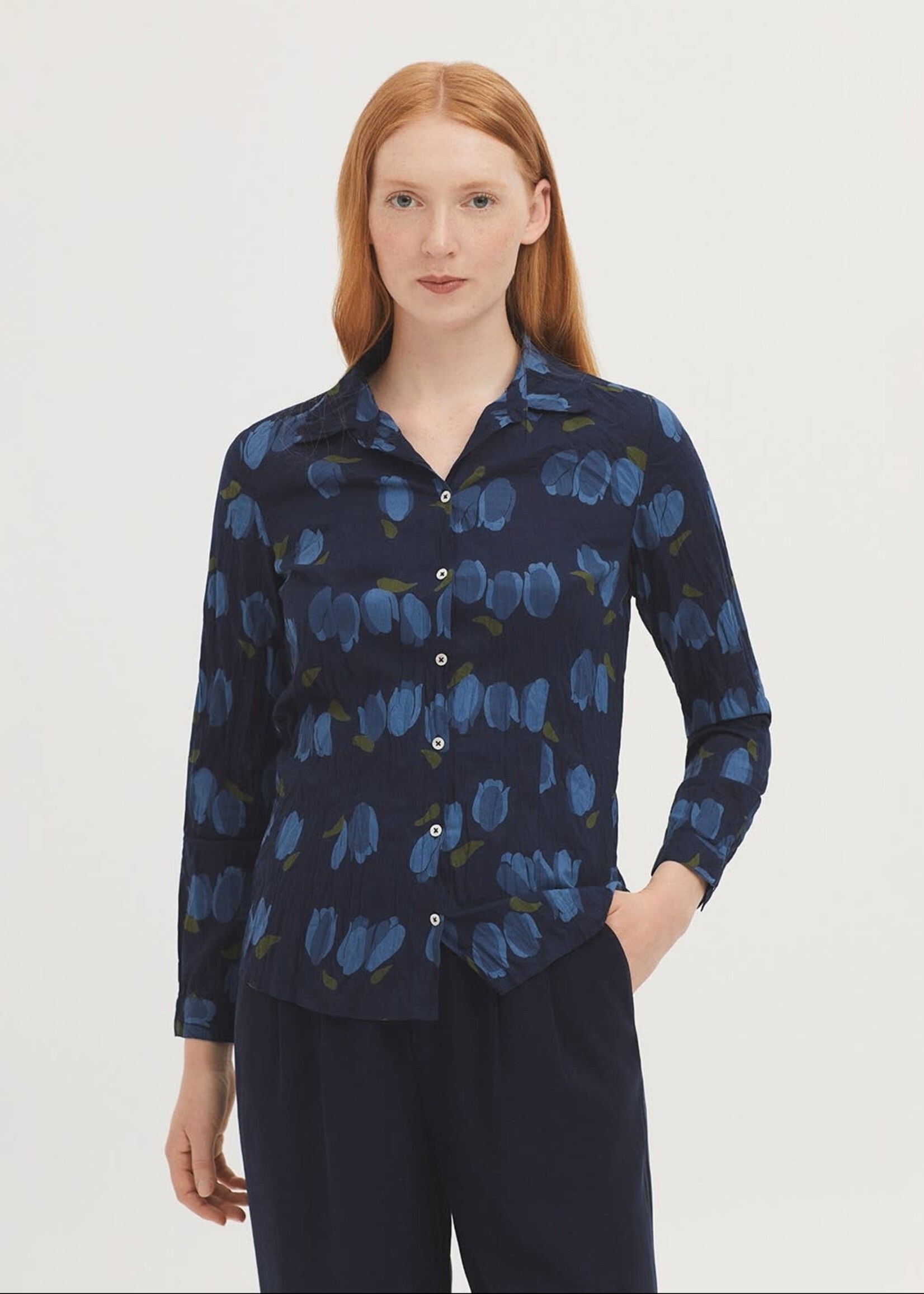 NICE THINGS NICE THINGS TULIP PRINT BASIC SHIRT NAVY
