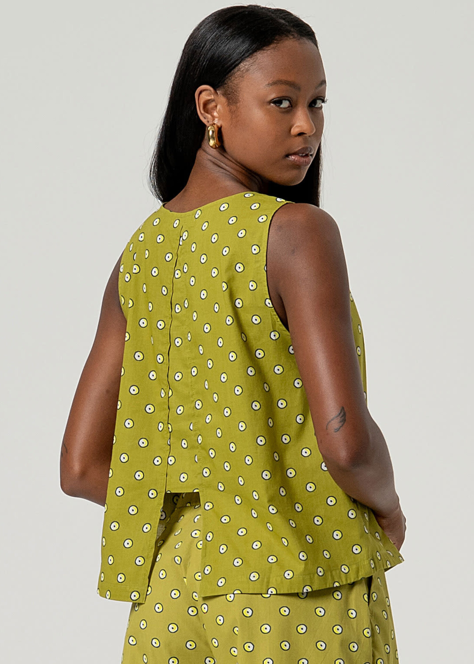 SURKANA SURKANA SLEEVELESS ROUND NECK TOP GREEN