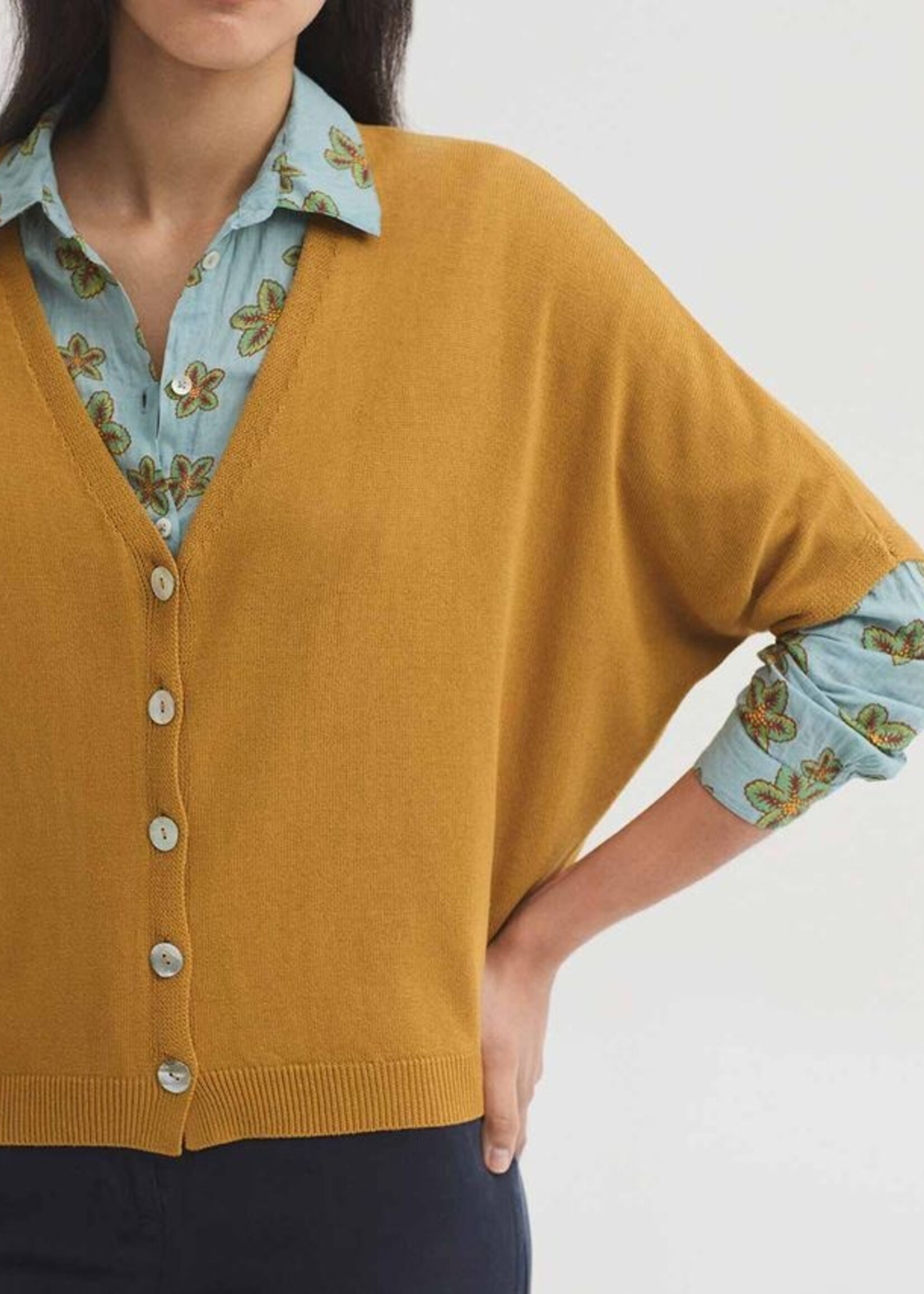 NICE THINGS NICE THINGS WIDE V NECK CARDIGAN DARK YELLOW