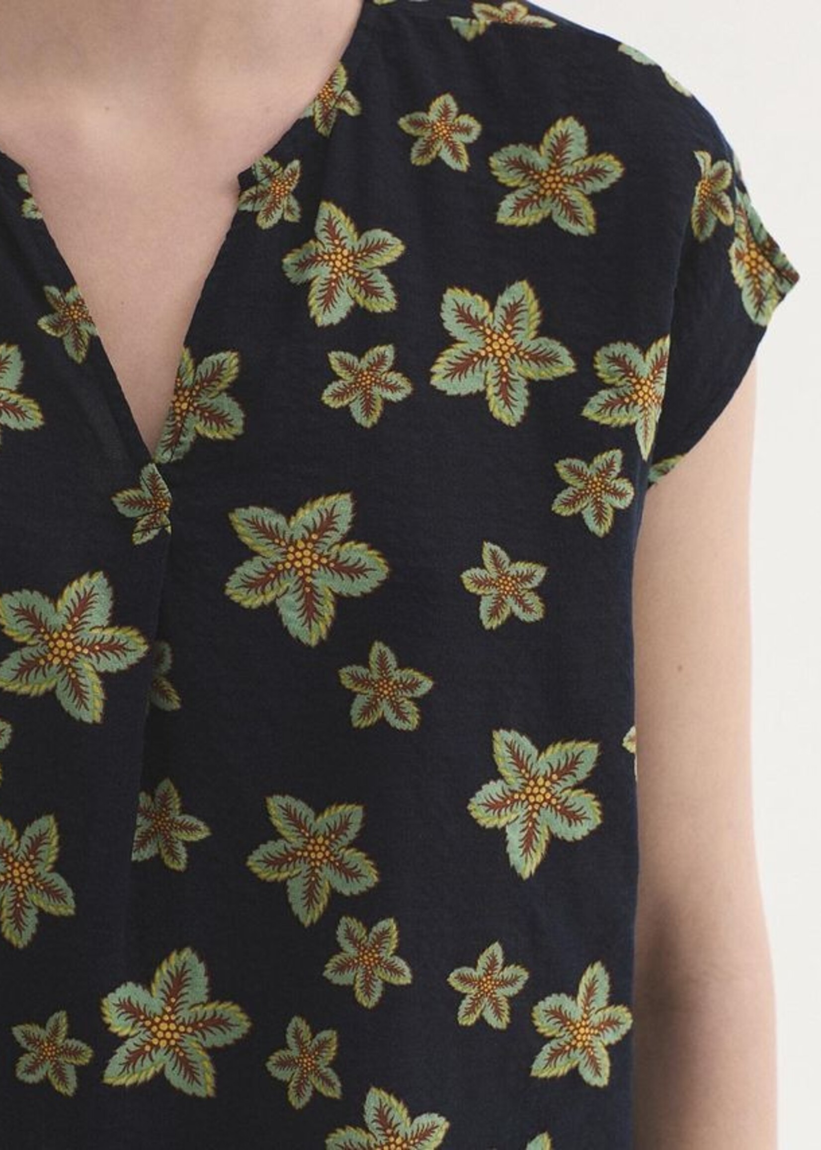 NICE THINGS NICE THINGS STAR FLOWERS PRINT TOP NAVY