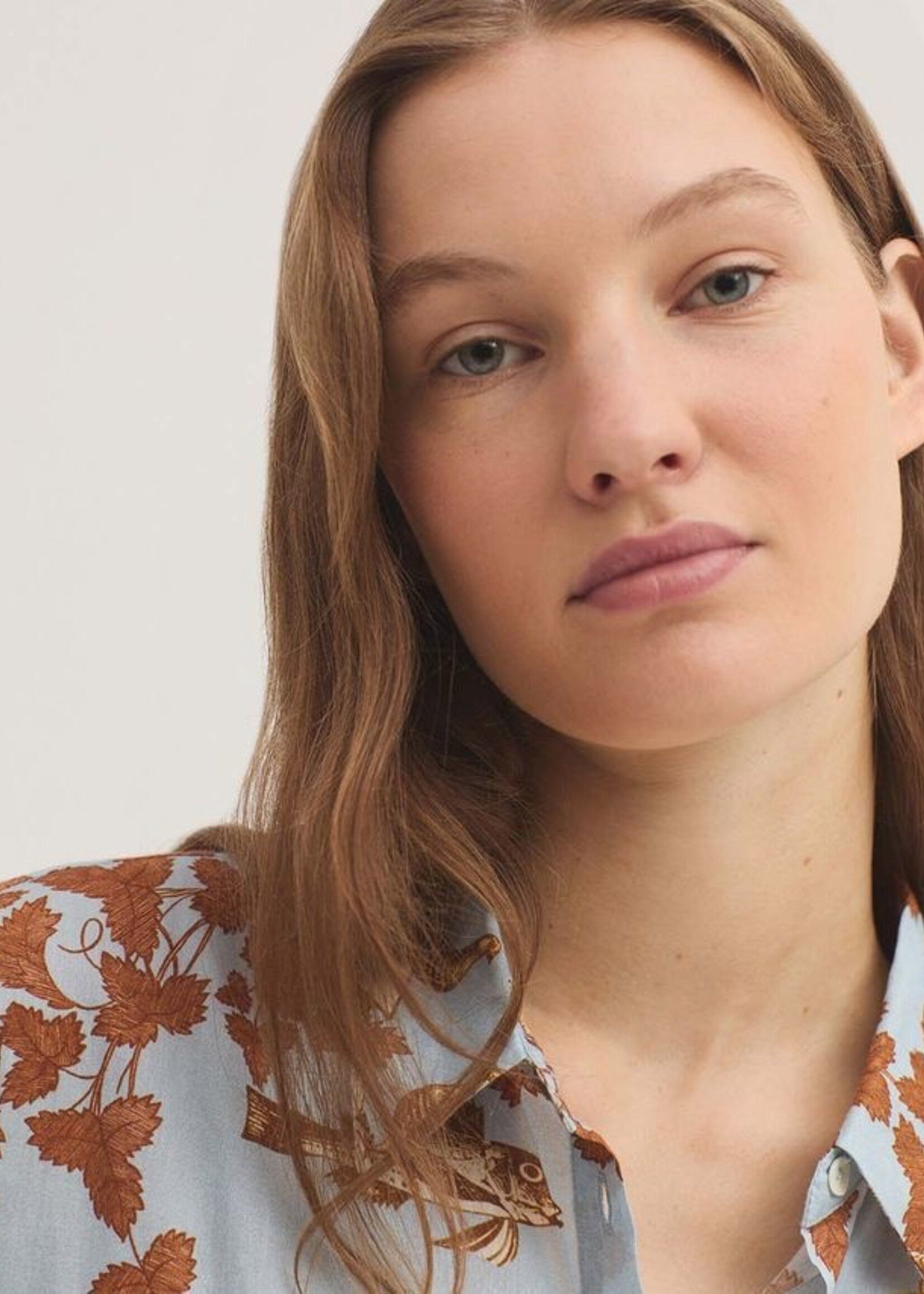 NICE THINGS NICE THINGS MIDSUMMER BOOKS BLOUSE LIGHT BLUE