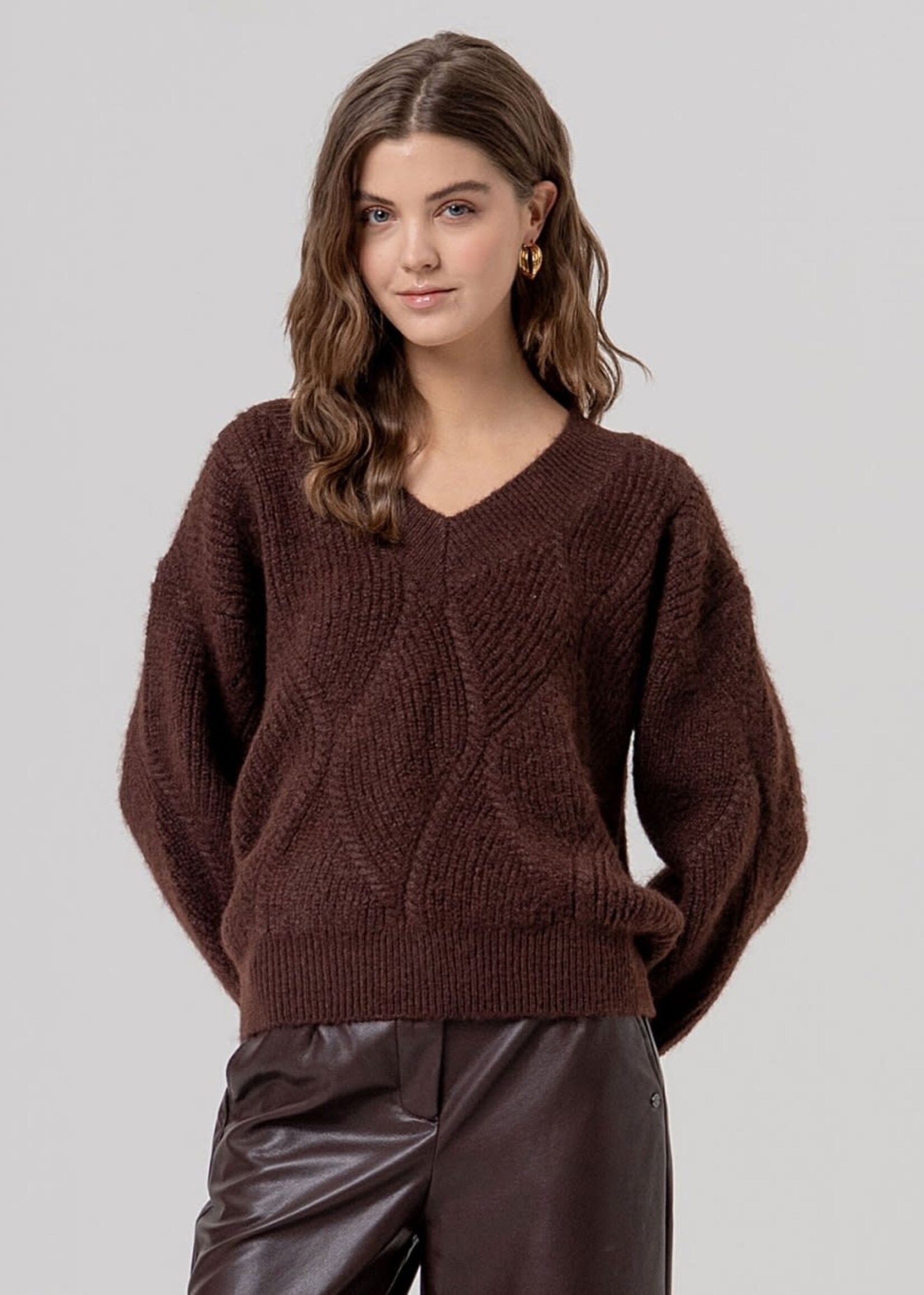 SURKANA SURKANA CABLE V NECK SWEATER CHOCOLATE