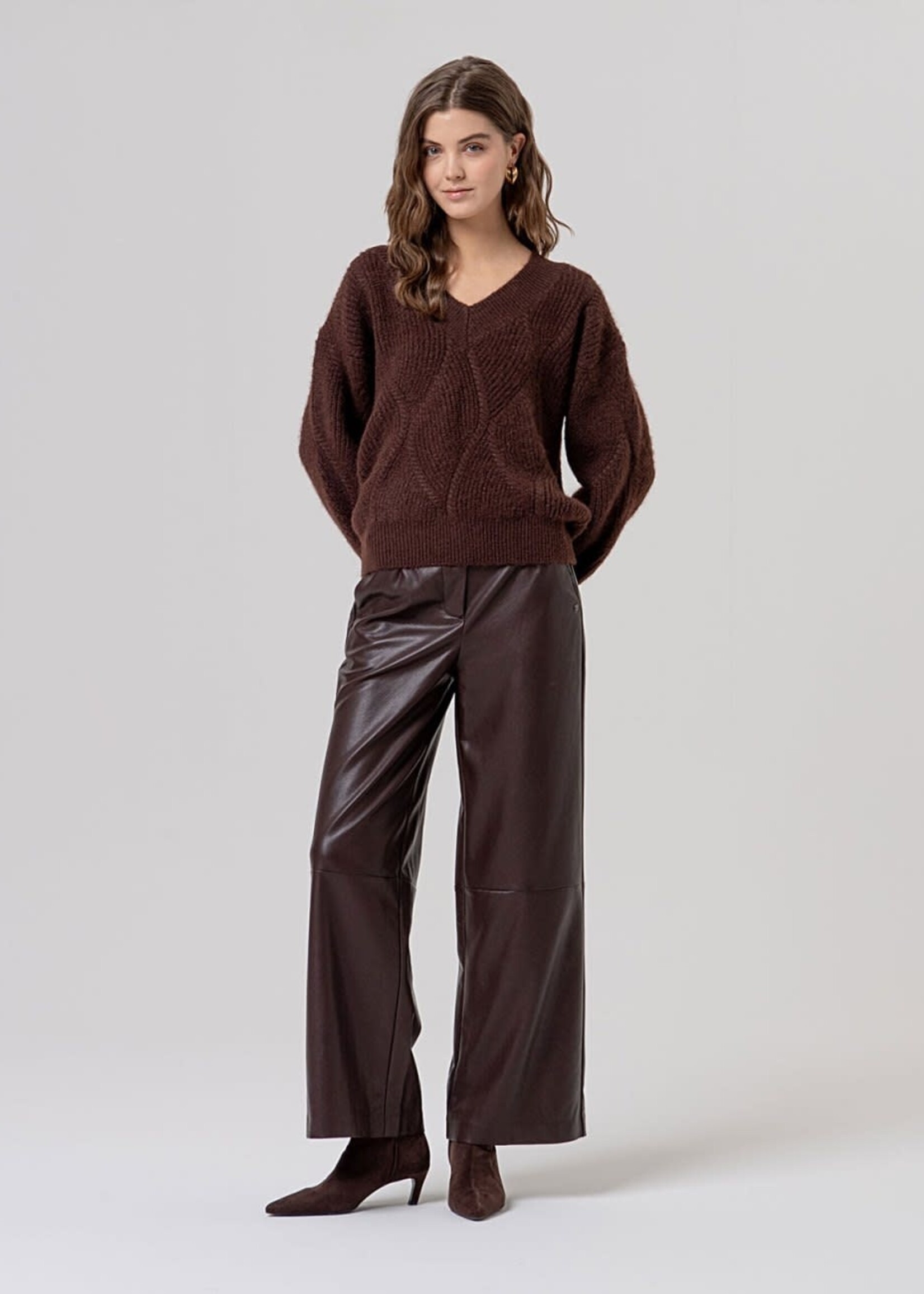 SURKANA SURKANA CABLE V NECK SWEATER CHOCOLATE